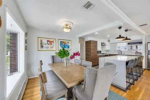 $829,000 | 216 Earle Avenue, Lynbrook, NY 11563