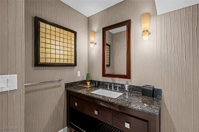 $10,000 | 2700 South Las Vegas Boulevard, Unit 4304, Las Vegas, NV 89109