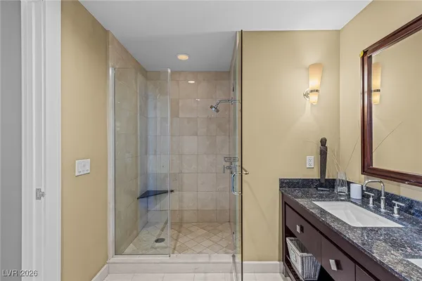 $9,500 | 2700 South Las Vegas Boulevard, Unit 4304, Las Vegas, NV 89109