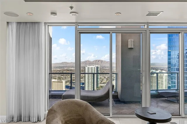 $10,000 | 2700 South Las Vegas Boulevard, Unit 4304, Las Vegas, NV 89109