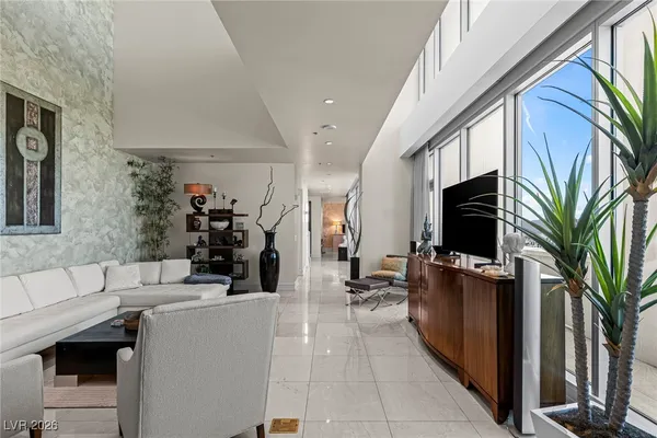 $9,500 | 2700 South Las Vegas Boulevard, Unit 4304, Las Vegas, NV 89109