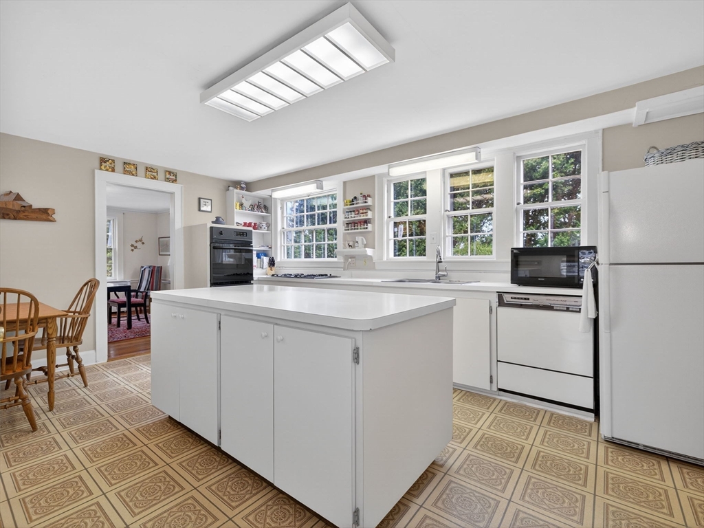 4 Fiske Road Wellesley, MA 02481 - Photo 6 of 14 Gallery Image 6