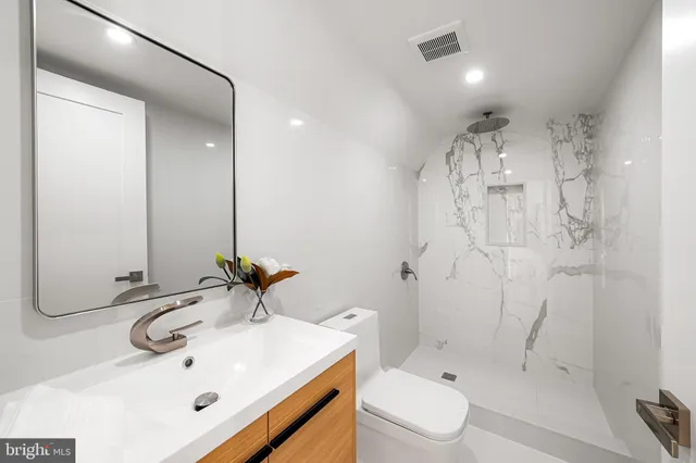 a en suite bathroom with a sink and a mirror
