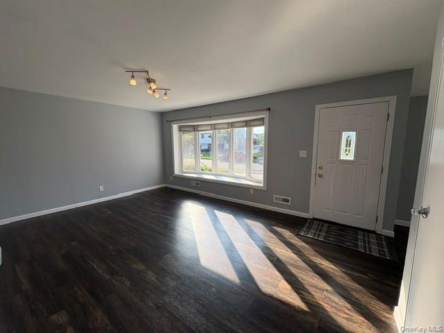 266 Central Park Road Plainview, NY 11803 - Photo 4 of 22