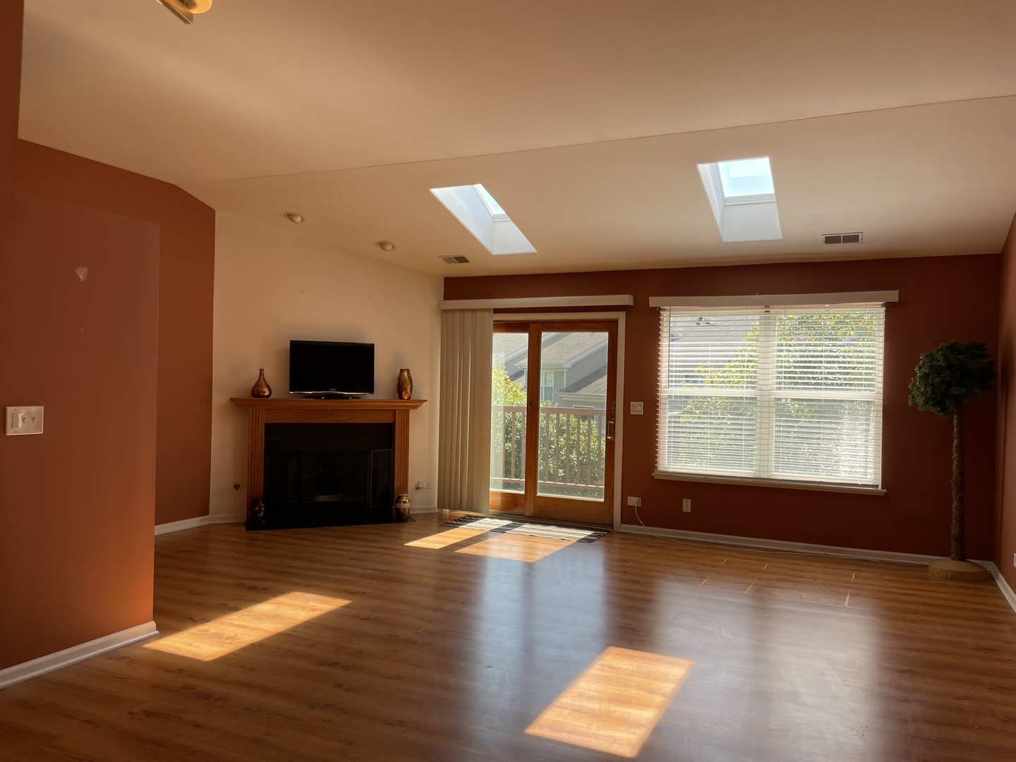 2043 Peach Tree Lane Algonquin, IL 60102 - Photo 2 of 19 a view of room with wooden floor and windows