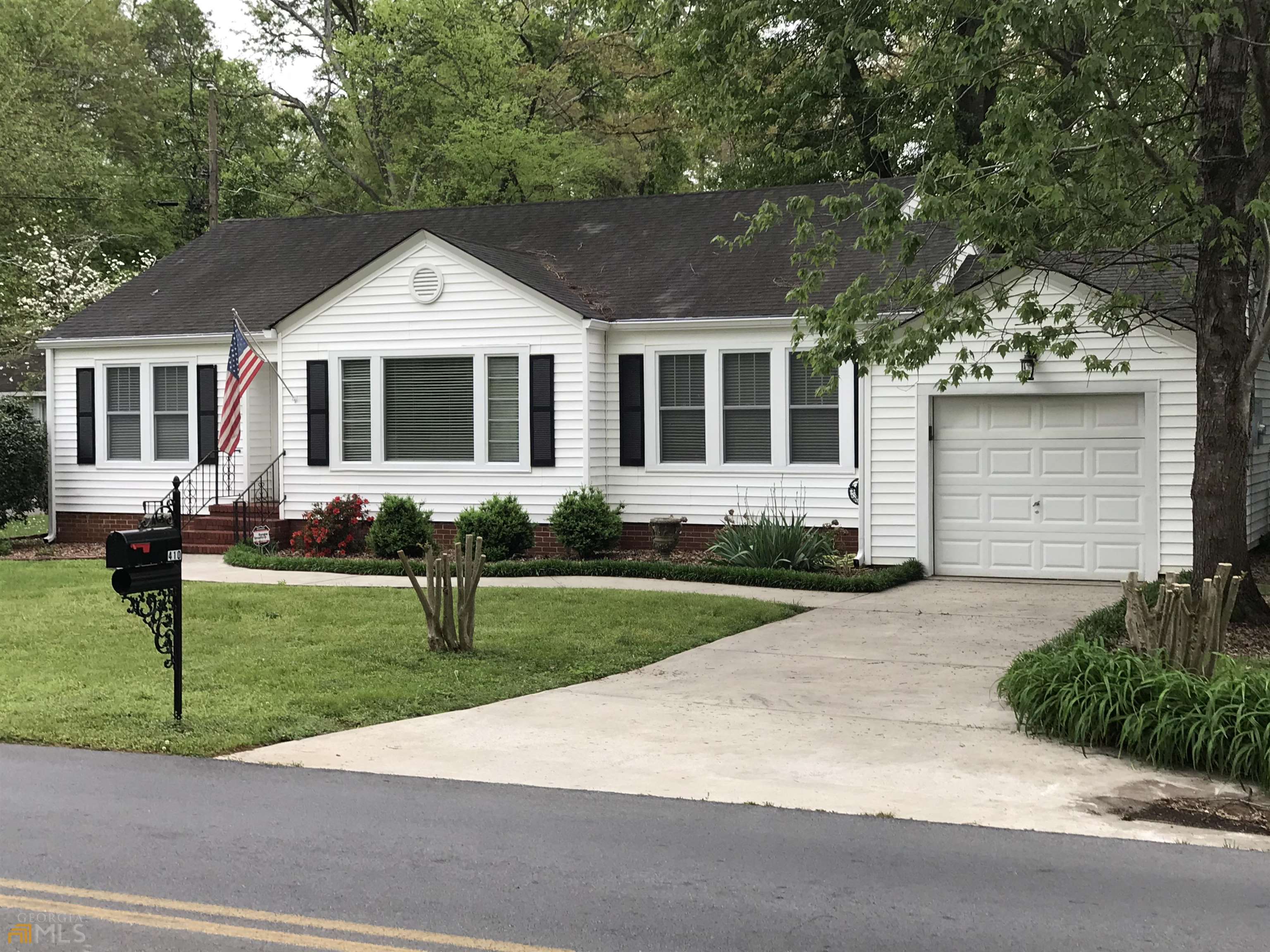 410 East 8th Street Southwest Rome, GA 30161 - Photo 1 of 1 a front view of a house with a garden
