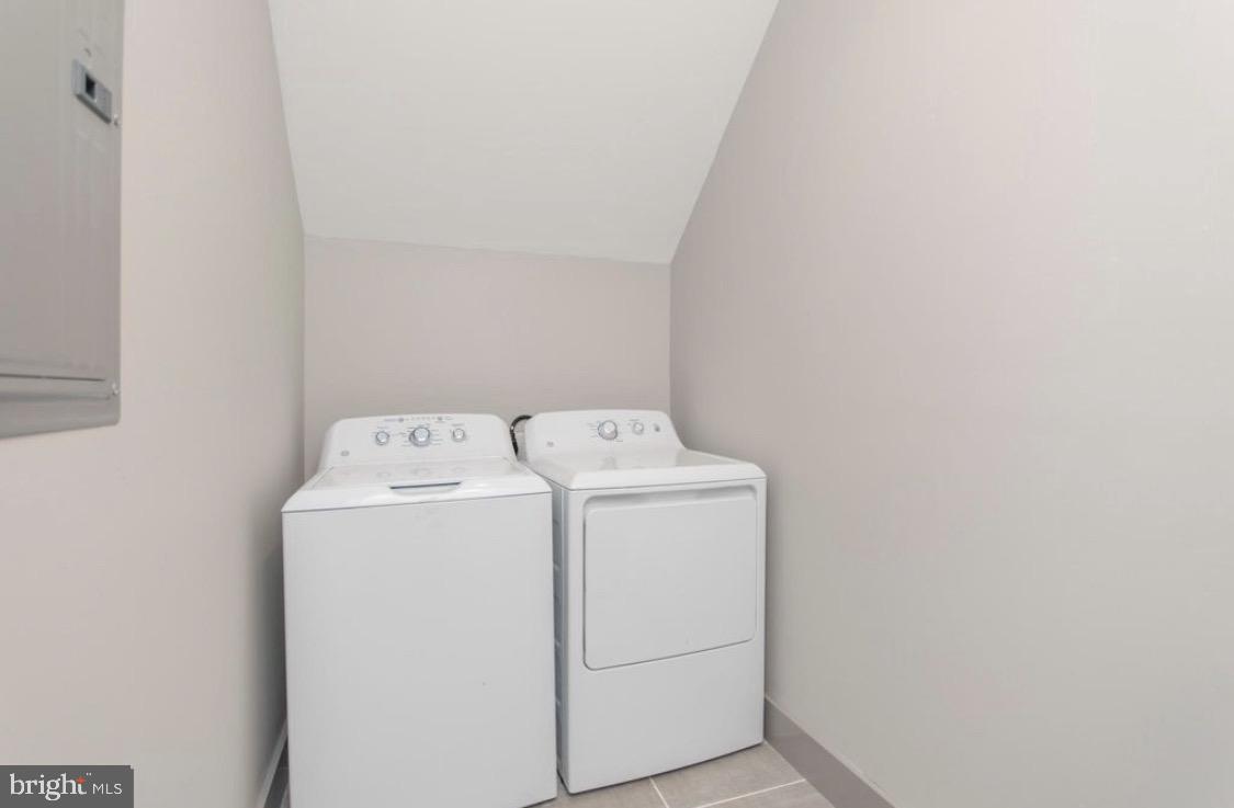 3339 Ridge Avenue Philadelphia, PA 19132 - Photo 11 of 33 a utility room with dryer and washer