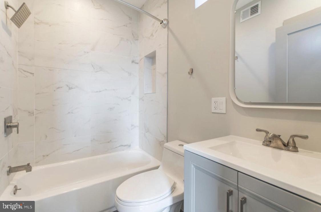 3339 Ridge Avenue Philadelphia, PA 19132 - Photo 28 of 33 a bathroom with a sink a toilet and a bathtub