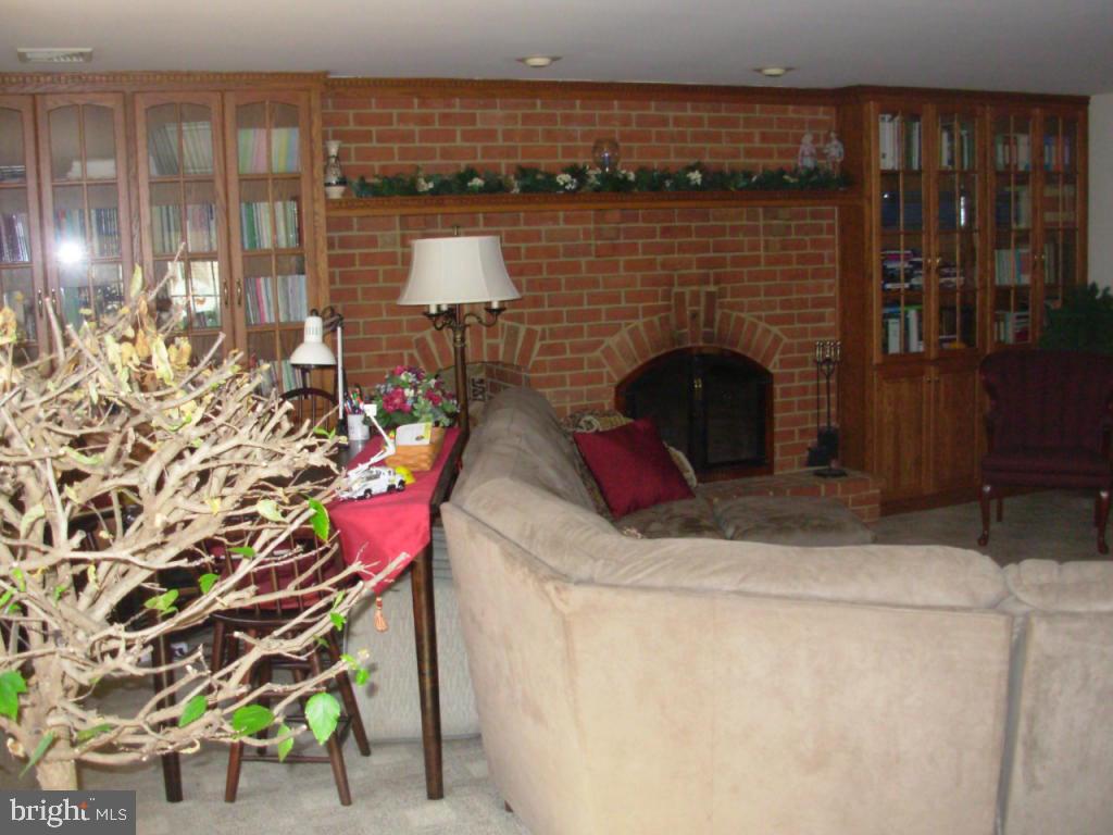 572 Hi View Drive Lititz, PA 17543 - Photo 5 of 19 Gallery Image 5
