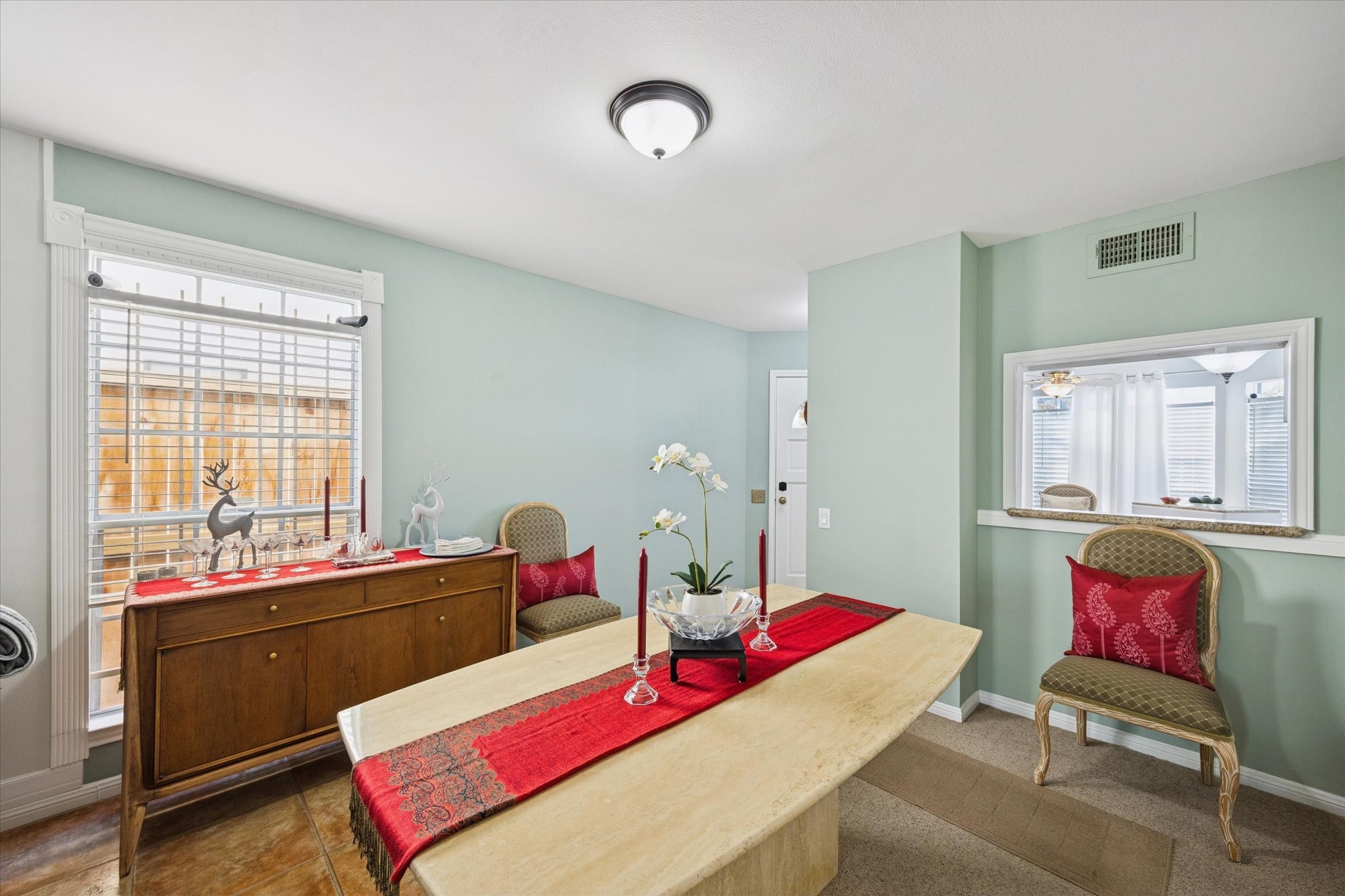 926 Rutland Street Houston, TX 77008 - Photo 6 of 28 The dedicated dining area is spacious enough to accommodate a full furniture suite. Abundant windows provide ample natural light, creating an open and airy atmosphere for formal or casual meals.