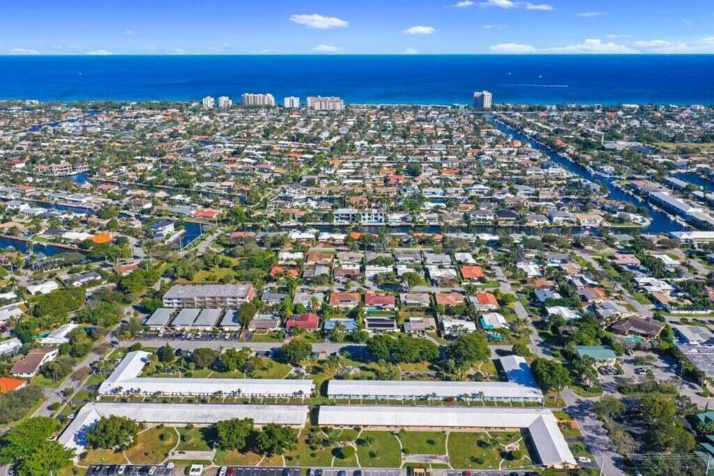 3801 Northeast 22nd Terrace, Unit 2 Lighthouse Point, FL 33064 - Photo 19 of 19 a view of a city