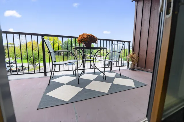 $132,900 | 2700 Oxford Street North, Unit 135, St. Paul, MN 55113