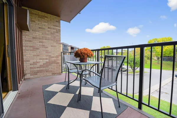 $129,900 | 2700 Oxford Street North, Unit 135, St. Paul, MN 55113