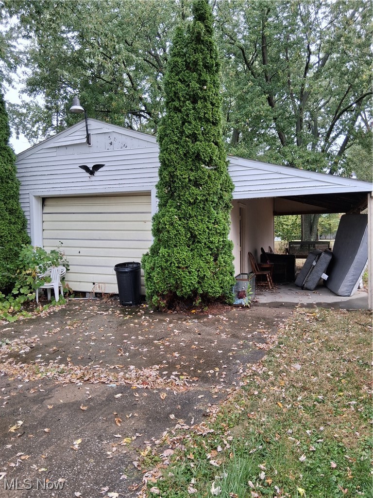 2415 Weir Road Northeast Warren, OH 44483 - Photo 8 of 16