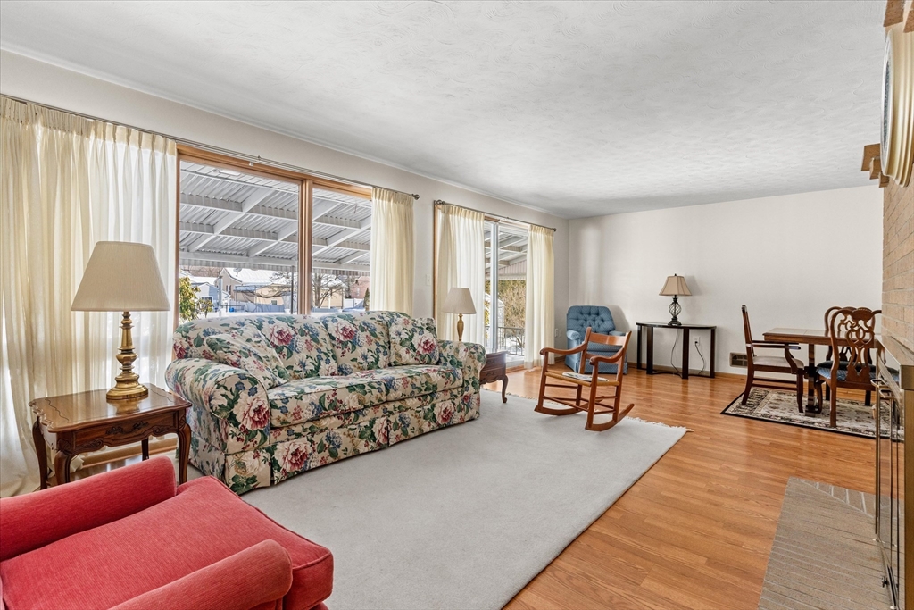 14 Margaret Road Peabody, MA 01960 - Photo 8 of 38 Gallery Image 8