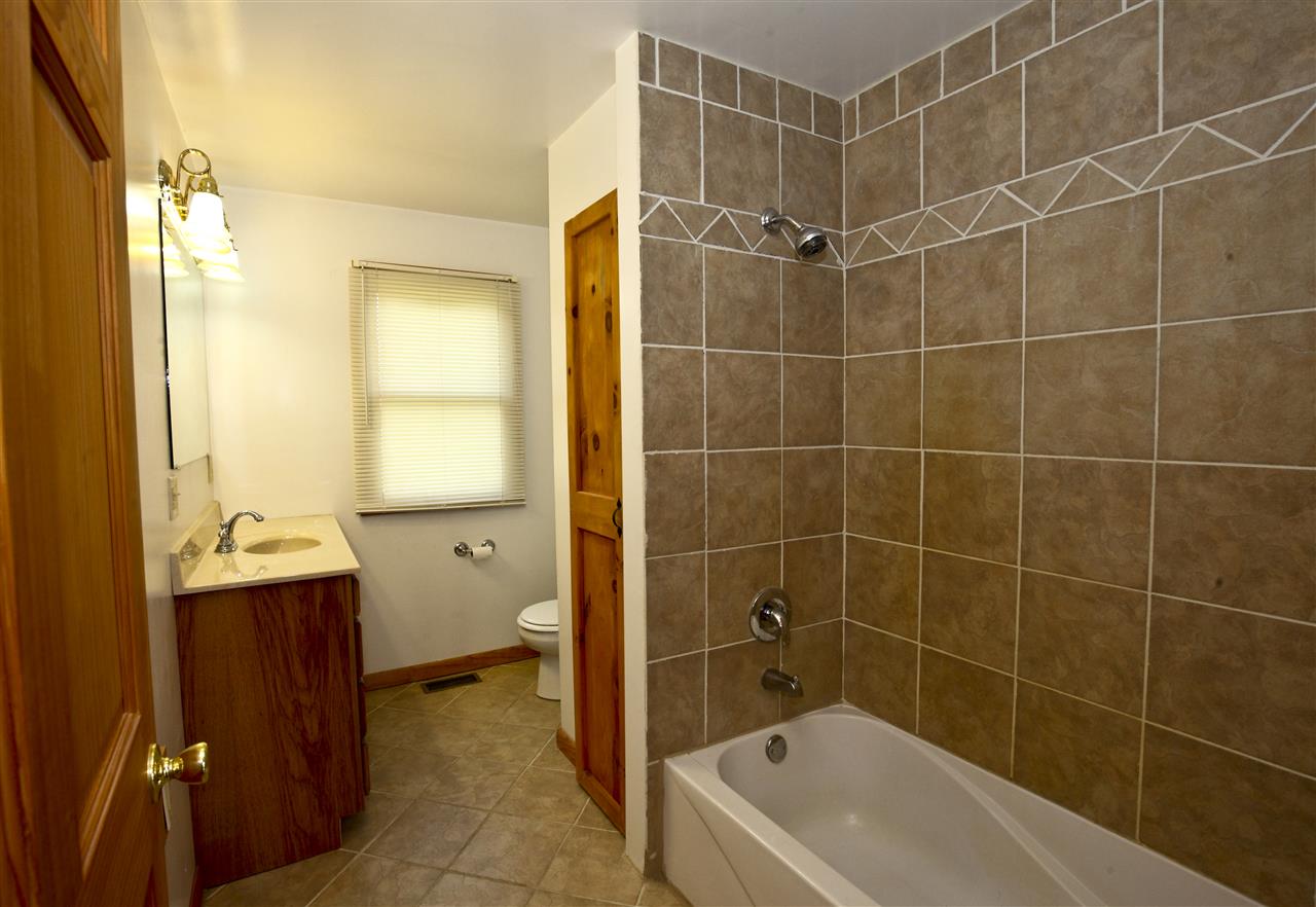 20100 Grade School Road Caledonia, IL 61011 - Photo 9 of 21 a bathroom with a shower a mirror and a bathtub