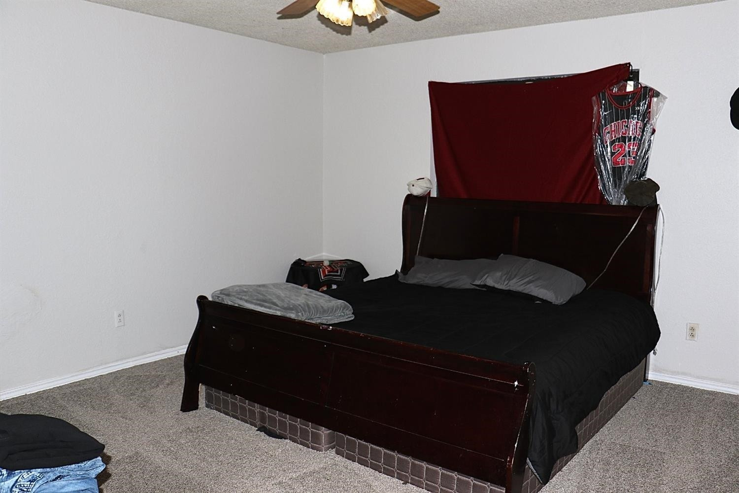 7004 Elkhart Avenue Lubbock, TX 79424 - Photo 9 of 16 a living room with furniture