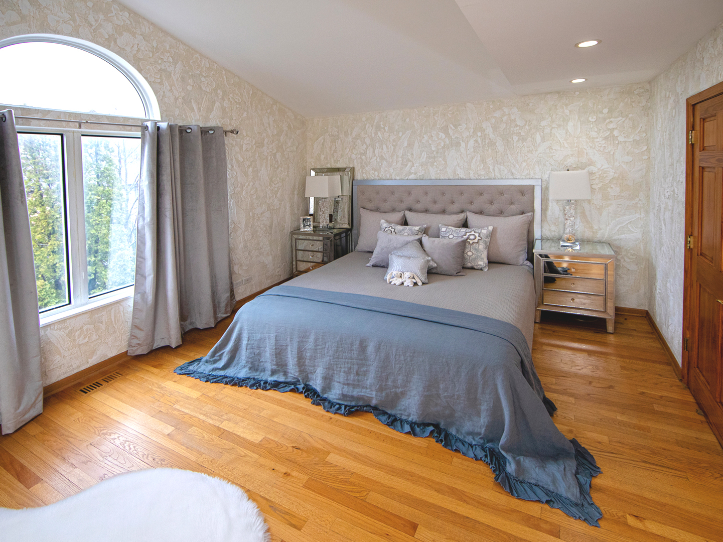 8316 High Point Circle, Unit F Darien, IL 60561 - Photo 12 of 24 a bedroom with a bed and wooden floor