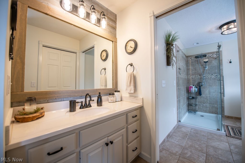 316 Creekside Road Southeast New Philadelphia, OH 44663 - Photo 31 of 50 View of full bath area
