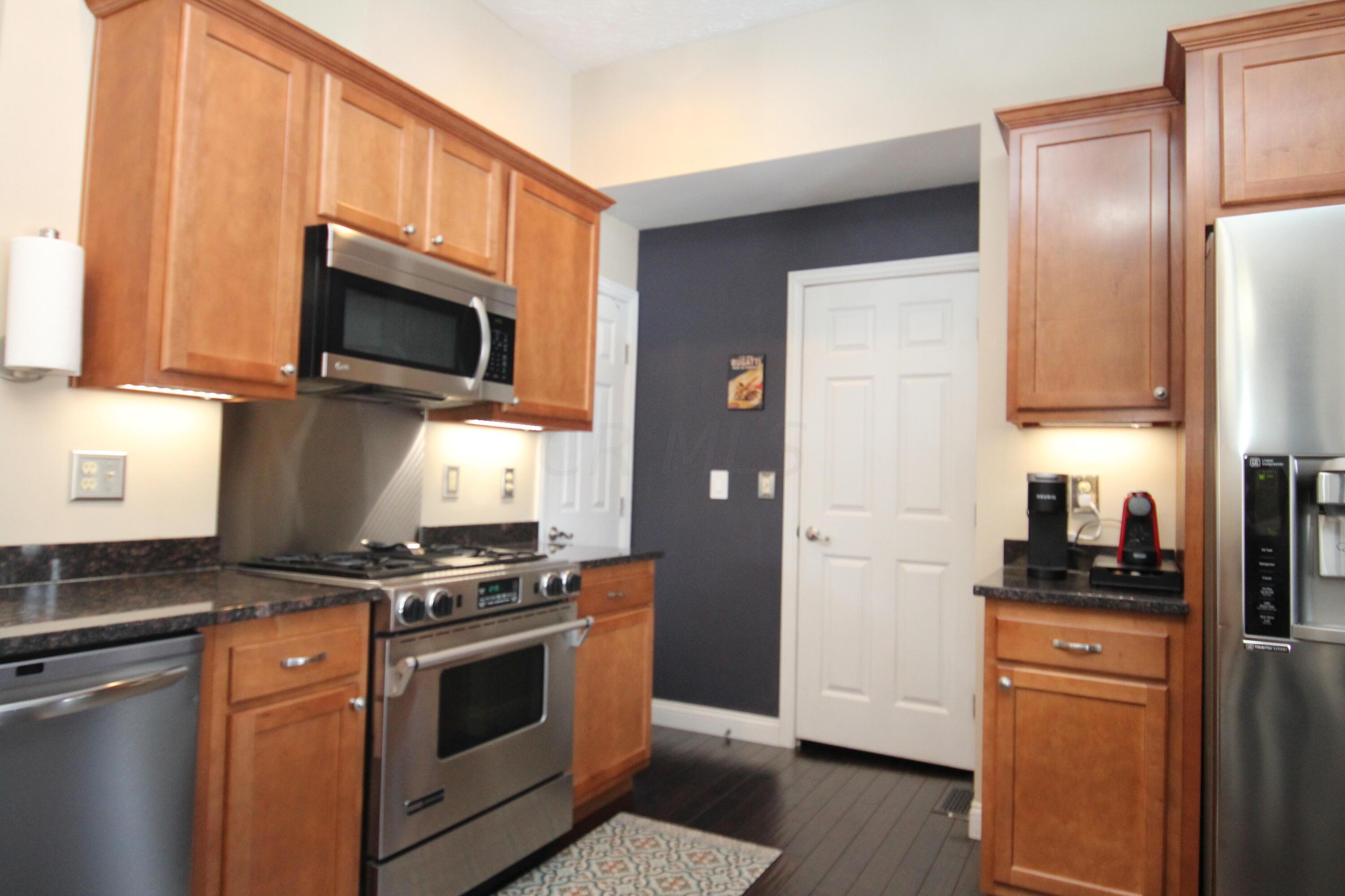 5625 Davidson Road Hilliard, OH 43026 - Photo 22 of 51 kitchen, walk in pantry, mud/laundry room