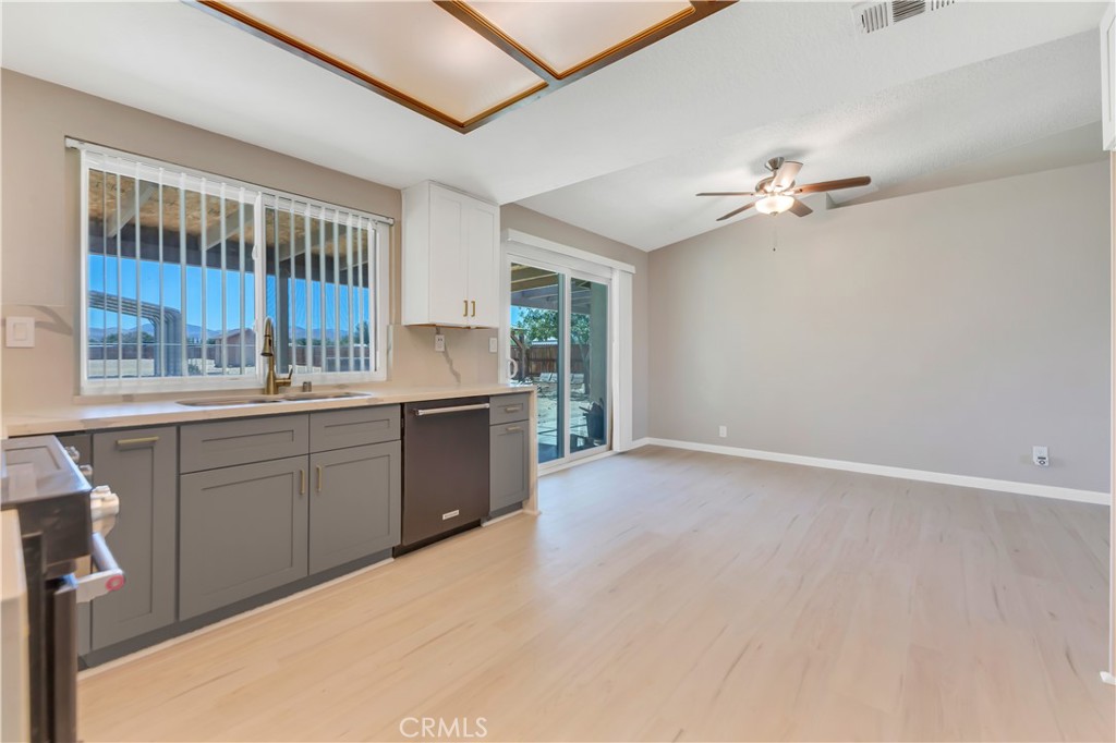 9742 East Ave R 8 Littlerock, CA 93543 - Photo 4 of 41