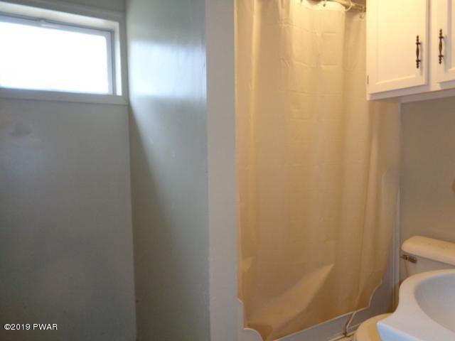 508 Rowland Road Greeley, PA 18425 - Photo 27 of 33 Apt Bath