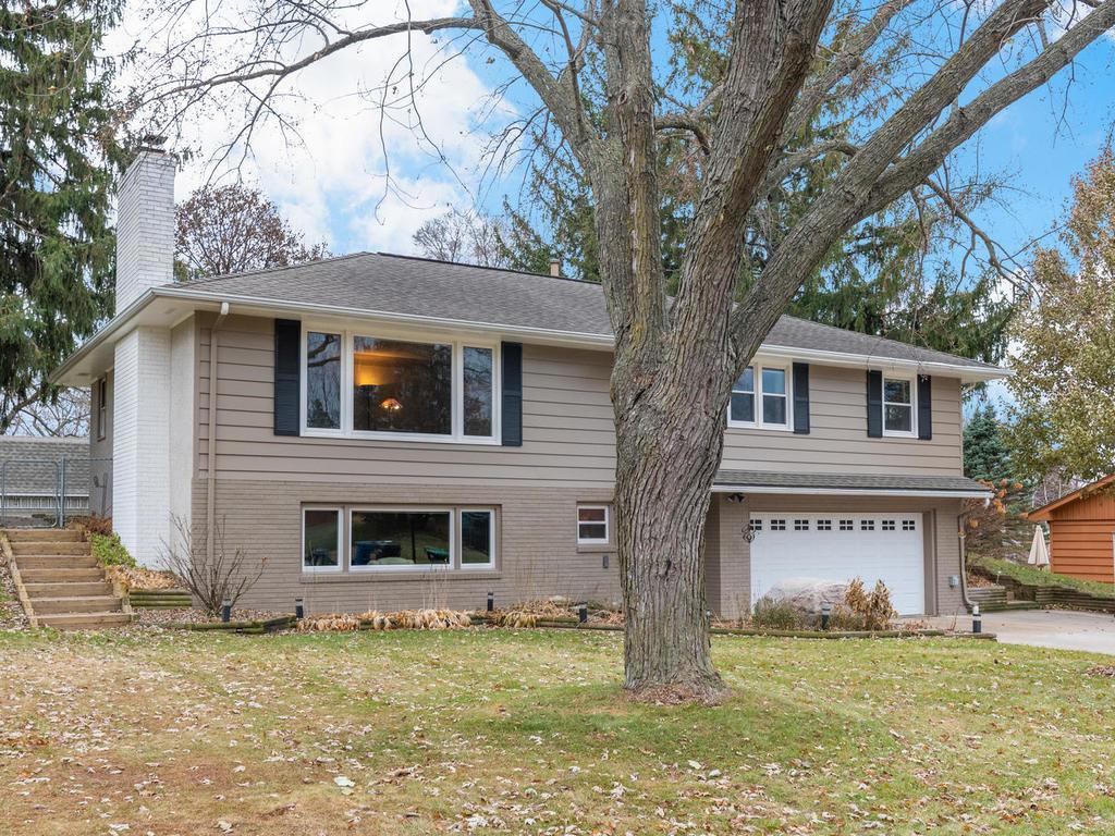 4821 Drake Road Golden Valley, MN 55422 - Photo 2 of 28