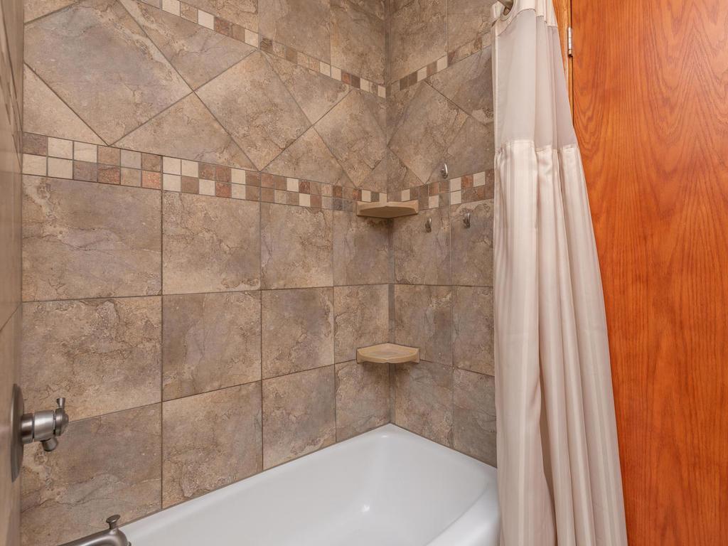 4821 Drake Road Golden Valley, MN 55422 - Photo 18 of 28