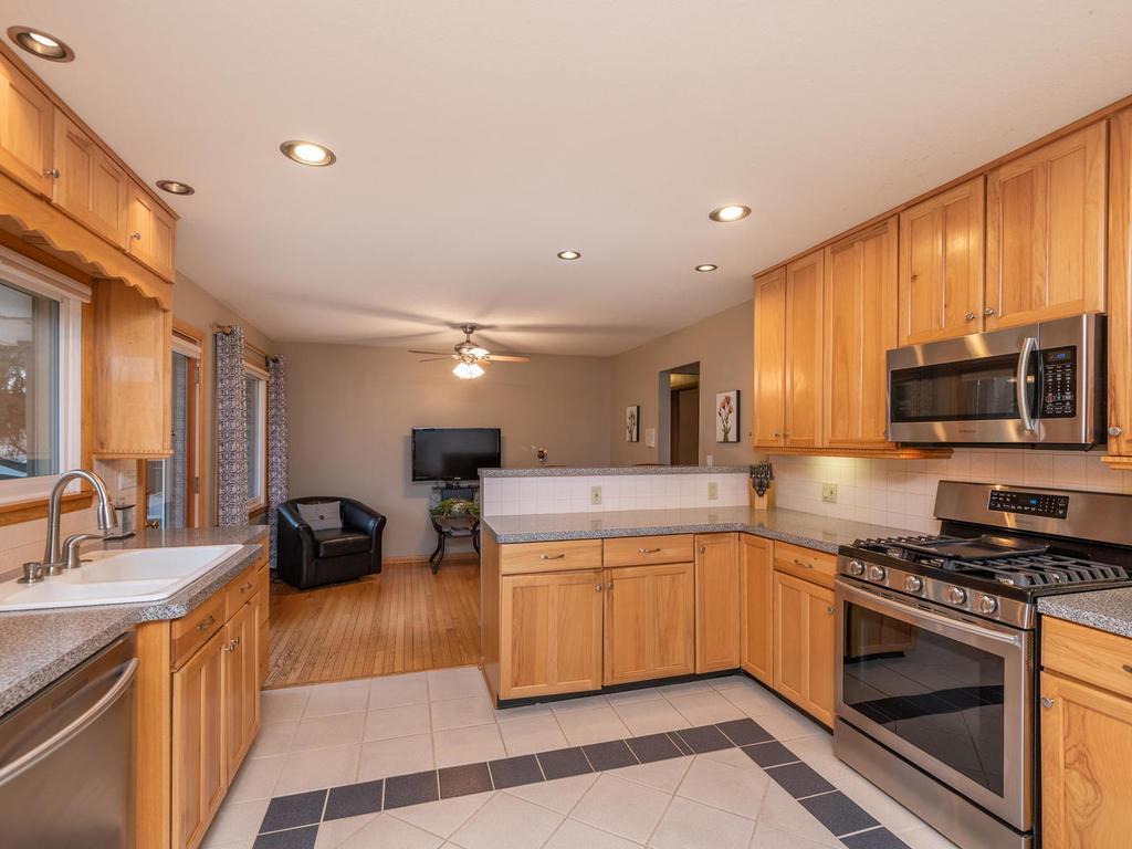4821 Drake Road Golden Valley, MN 55422 - Photo 7 of 28