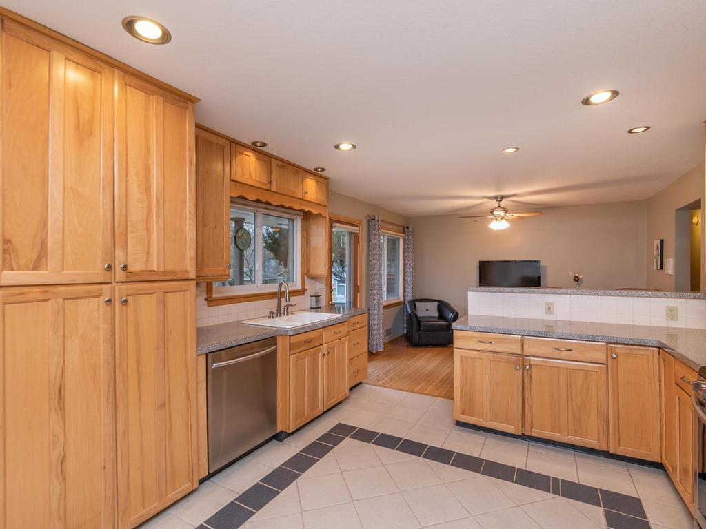 4821 Drake Road Golden Valley, MN 55422 - Photo 9 of 28