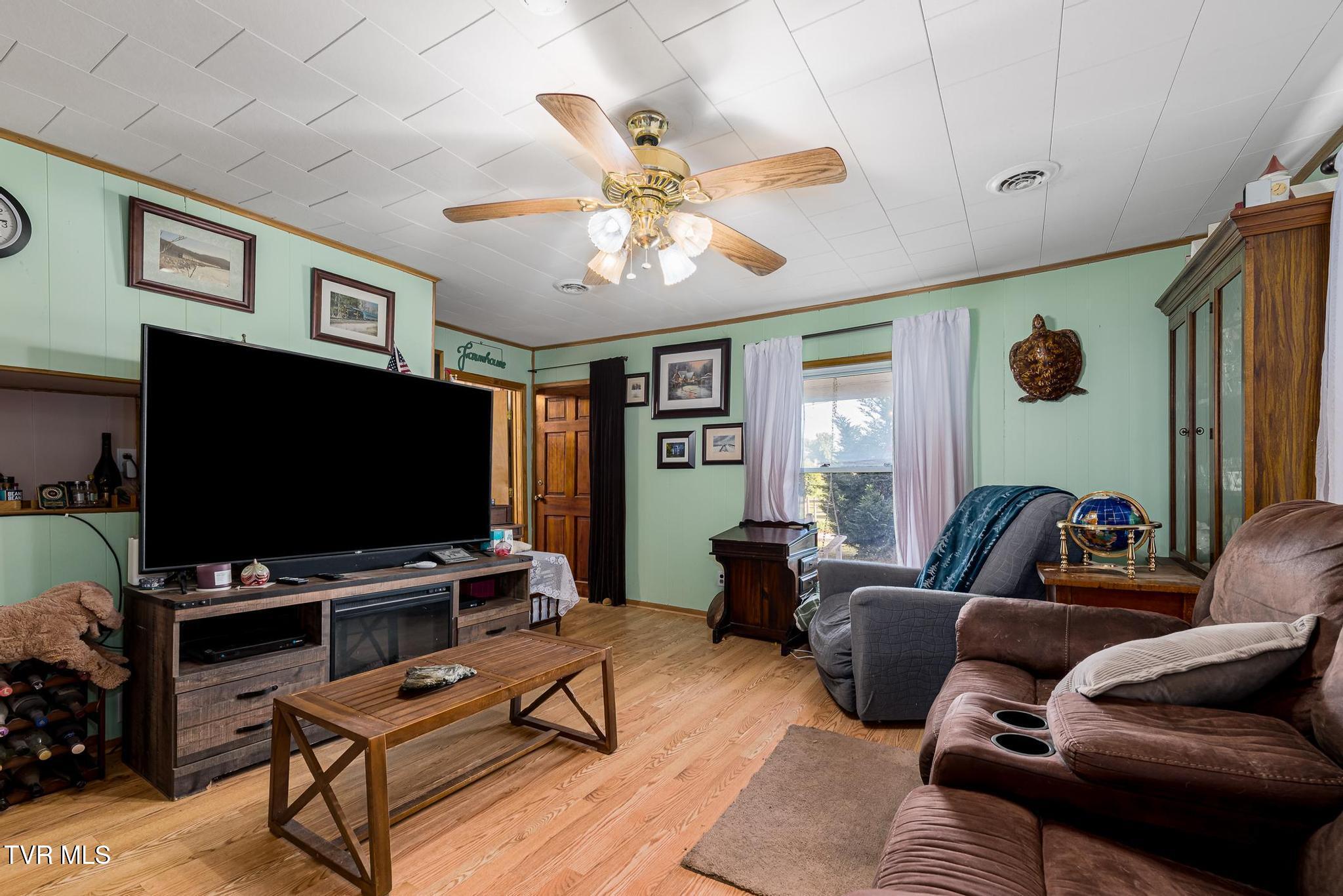 154 Stockton Road Chuckey, TN 37641 - Photo 7 of 57 154 Stockton Road (40 of 59)