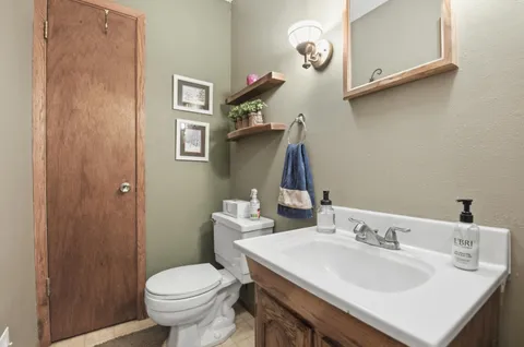 $449,999 | 1180 Dorchester Drive, Oconomowoc, WI 53066