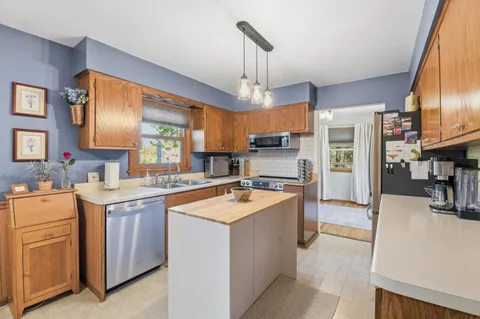 $449,999 | 1180 Dorchester Drive, Oconomowoc, WI 53066