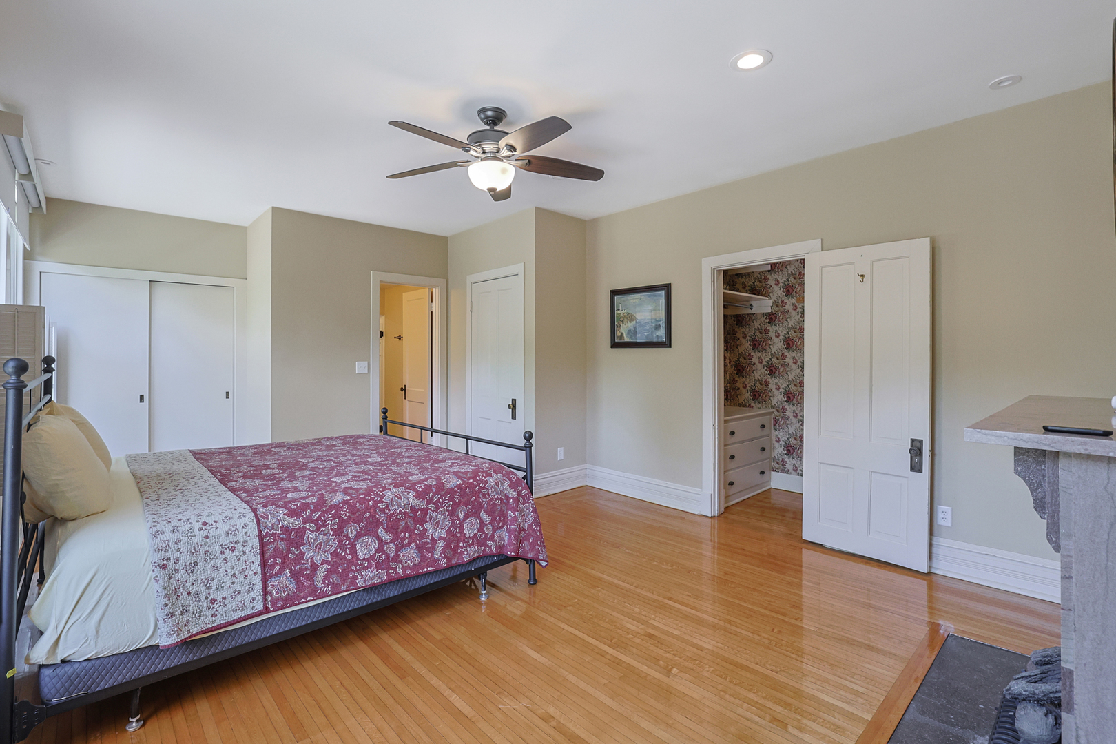 1045 North Spring Street Elgin, IL 60120 - Photo 23 of 47