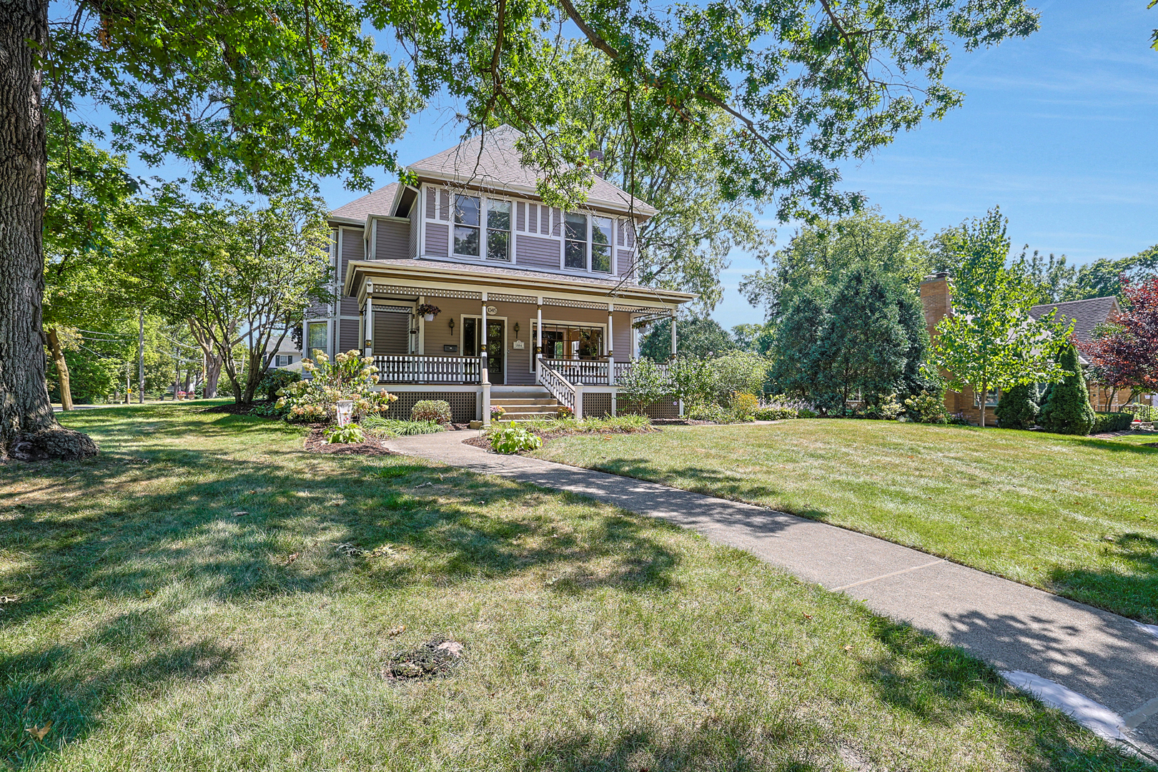 1045 North Spring Street Elgin, IL 60120 - Photo 3 of 47