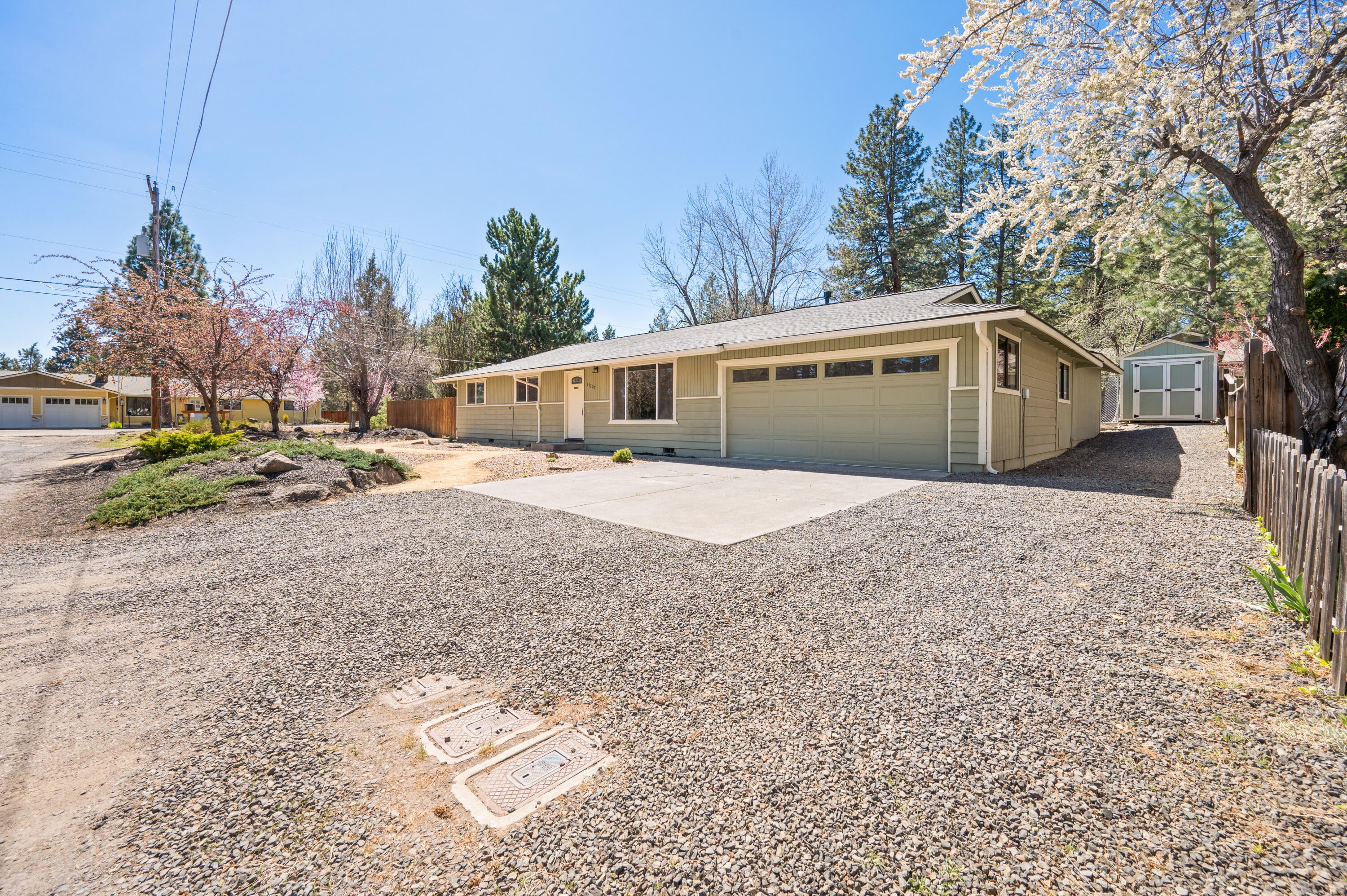 61207 Travis Road Bend, OR 97702 - Photo 4 of 48 61207TravisRd-1