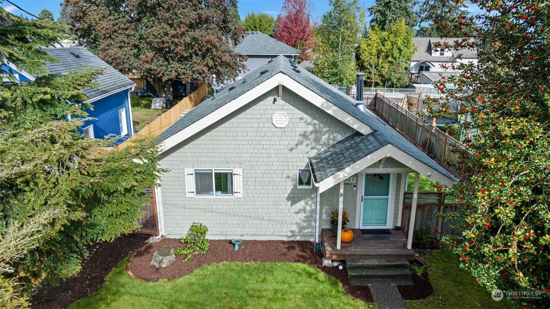 2327 Lexington Avenue Everett, WA 98203 - Photo 1 of 33