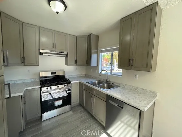 $2,000 | 320 North Poe Street, Unit C, Lake Elsinore, CA 92530