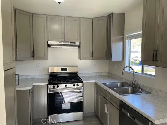 $2,000 | 320 North Poe Street, Unit C, Lake Elsinore, CA 92530