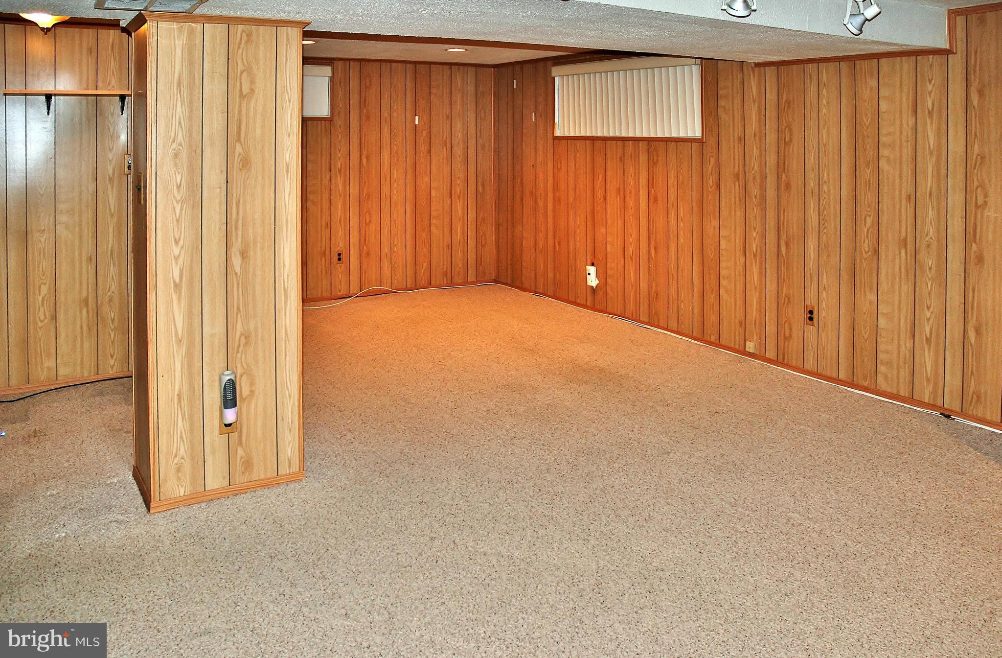 12910 Dean Road Silver Spring, MD 20906 - Photo 17 of 23 Family Room