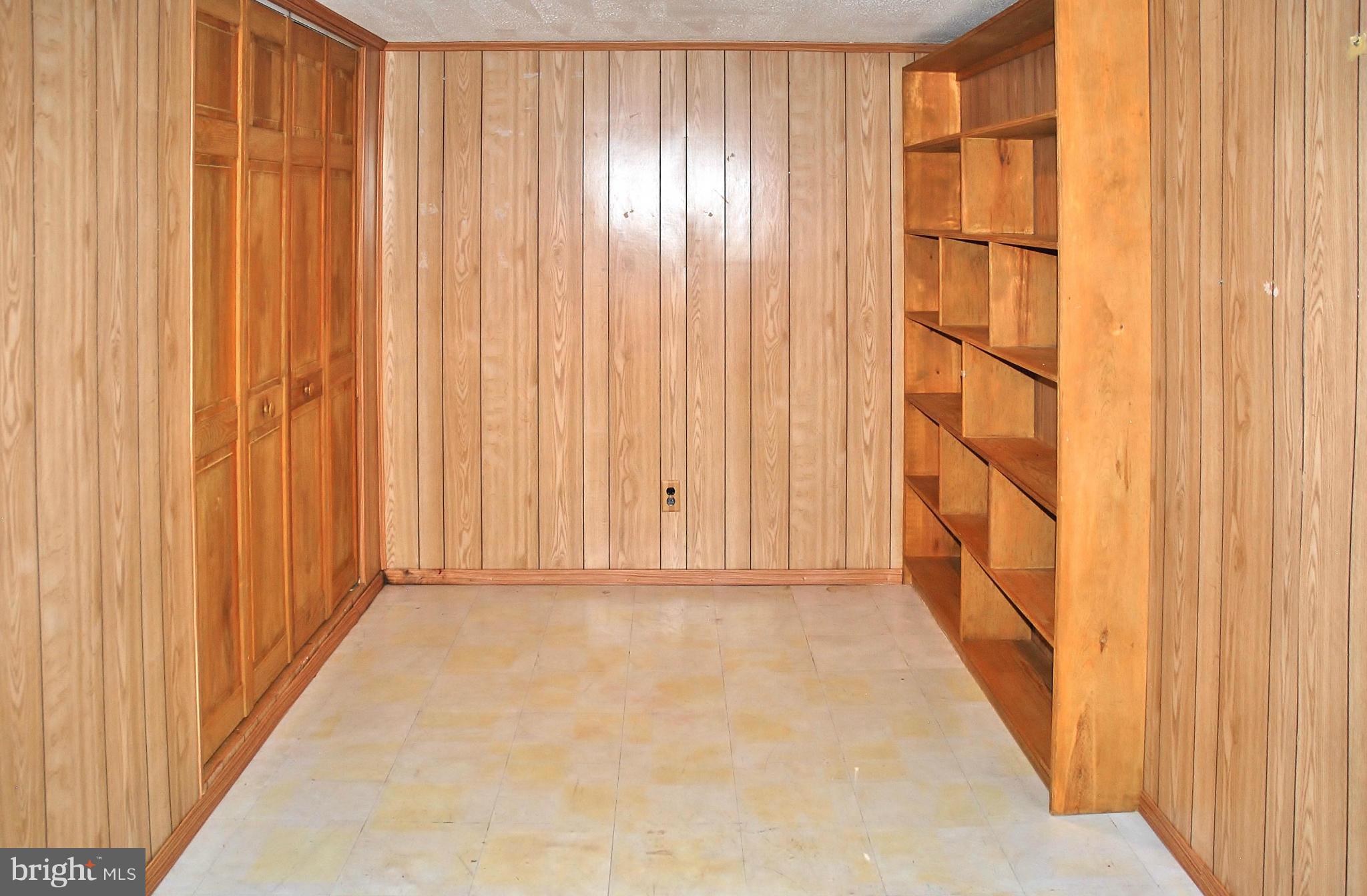 12910 Dean Road Silver Spring, MD 20906 - Photo 18 of 23 Family Room