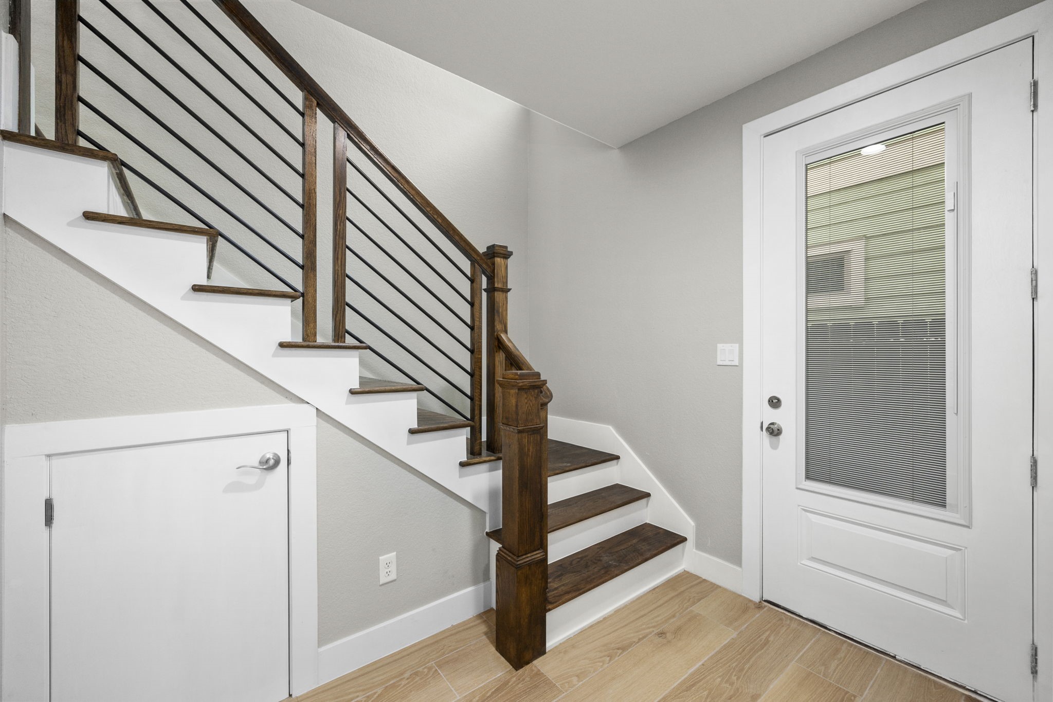 2310 Detering Street, Unit A Houston, TX 77007 - Photo 3 of 21 a view of entryway