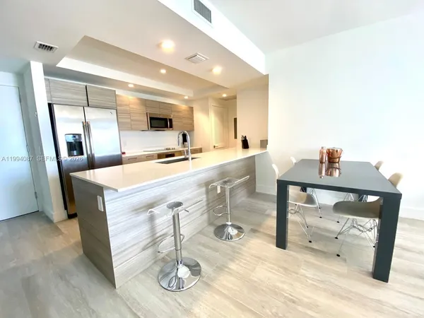 $5,500 | 121 Northeast 34th Street, Unit 807, Miami, FL 33137