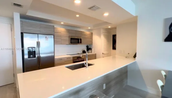 $5,500 | 121 Northeast 34th Street, Unit 807, Miami, FL 33137