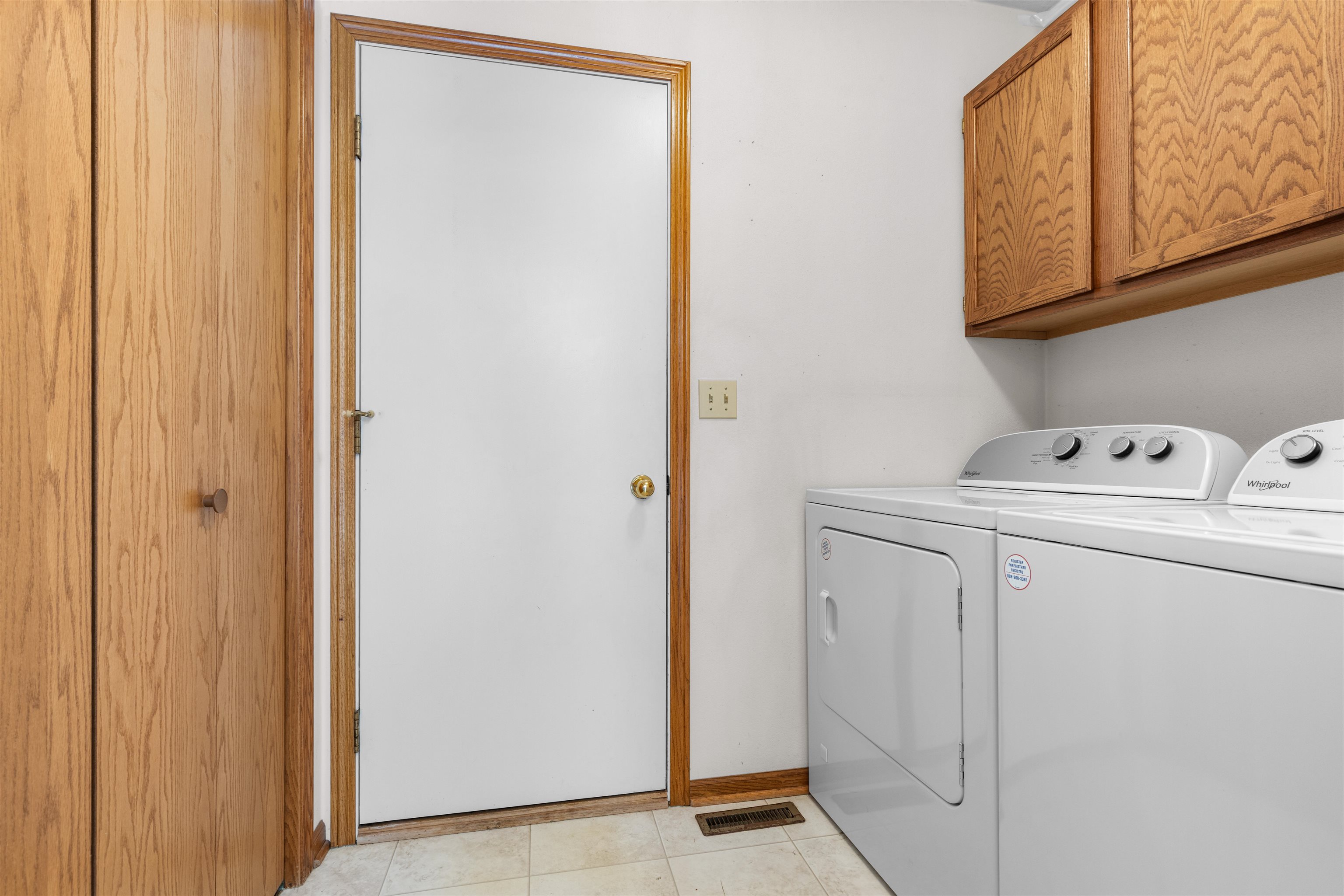 6644 North Point Road Rockford, IL 61108 - Photo 10 of 19 a utility room with dryer and washer
