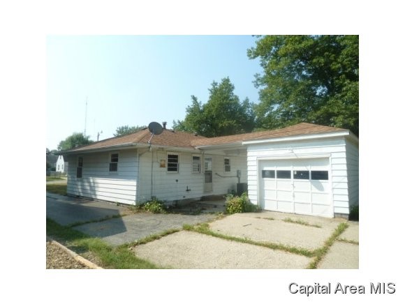 834 West Hazel Avenue Decatur, IL 62526 - Photo 3 of 9