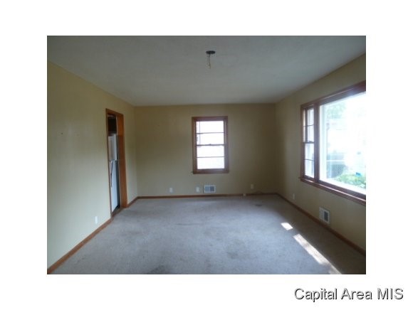 834 West Hazel Avenue Decatur, IL 62526 - Photo 4 of 9