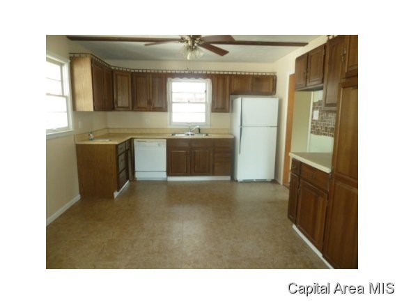 834 West Hazel Avenue Decatur, IL 62526 - Photo 6 of 9