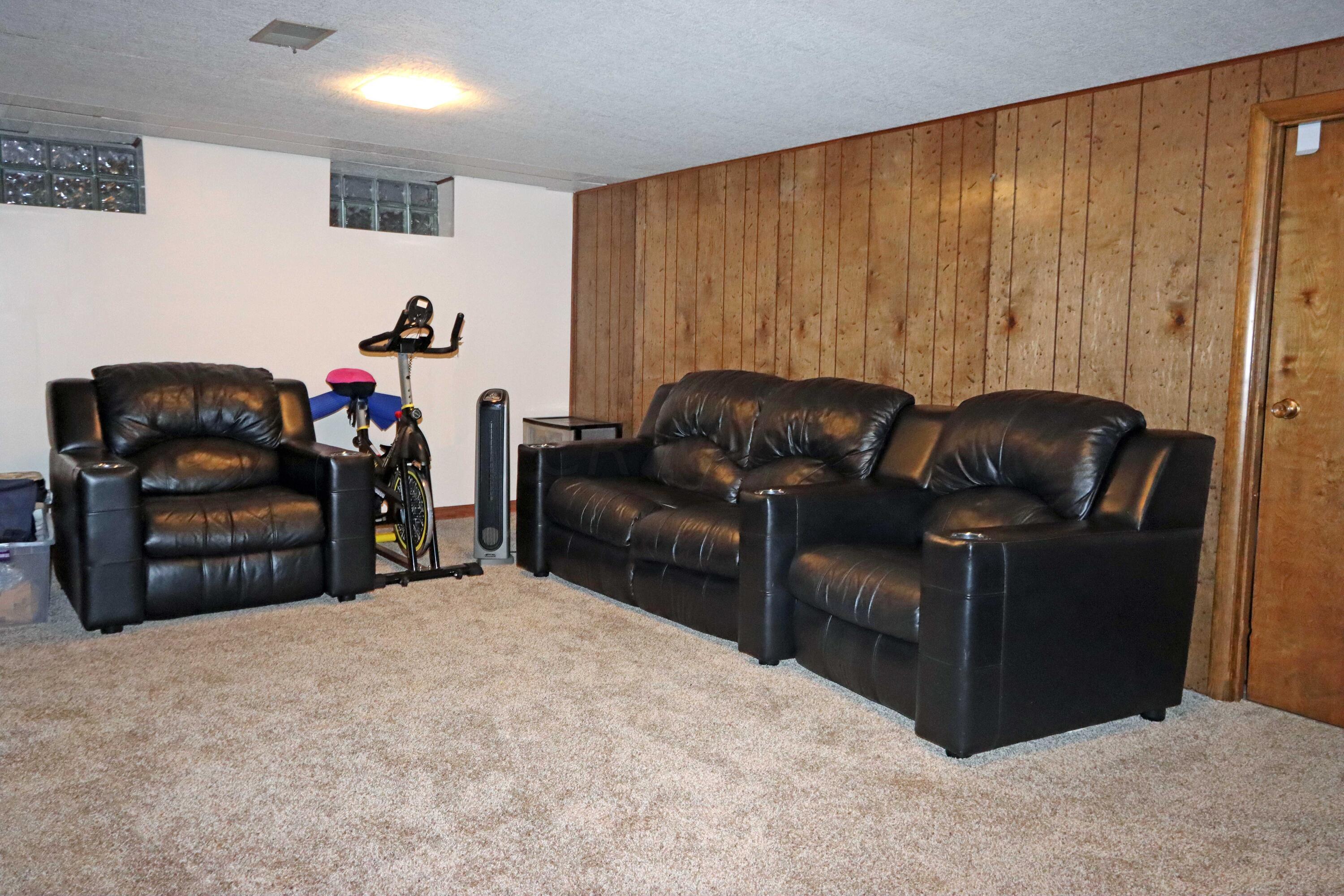 1705 Lynnhurst Road Columbus, OH 43229 - Photo 23 of 43 IMG_5915_edited-1