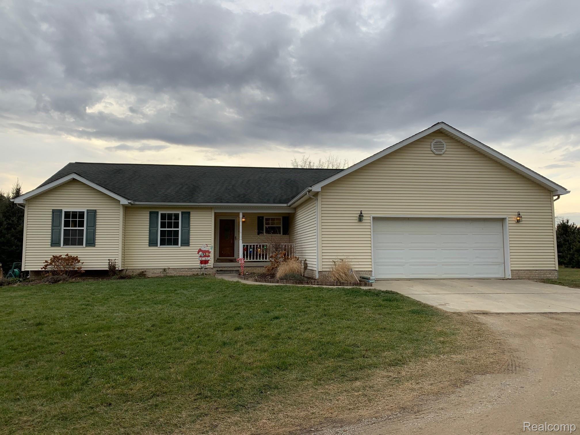 1431 North Hayes Road Lapeer, MI 48446 - Photo 2 of 25 IMG_6241.jpg